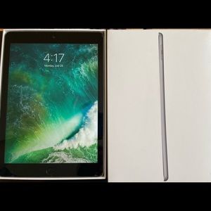 Silver 32GB Apple iPad 5th Generation with original box